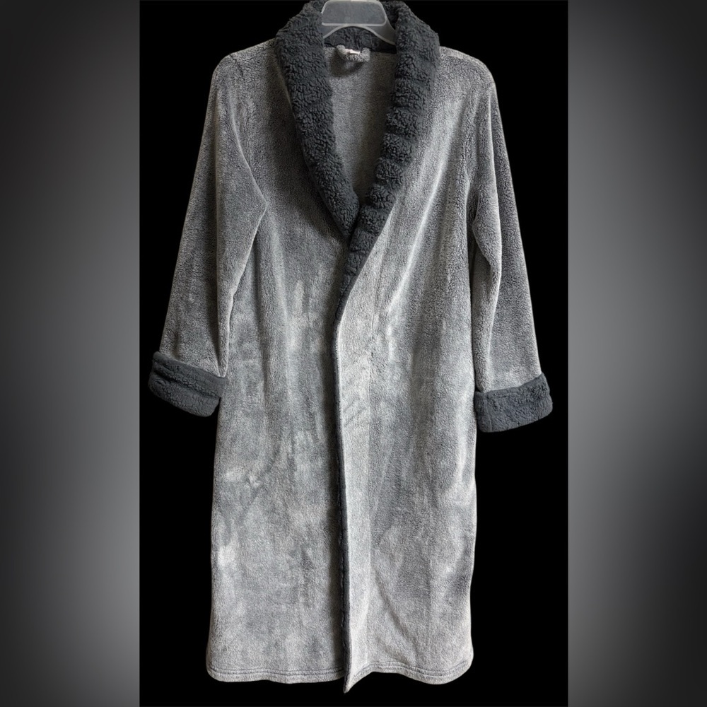 Cozy Shawl-Collar Plush Robe in Gray